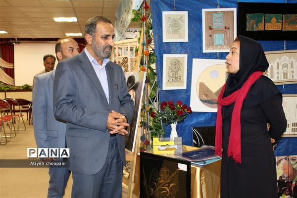بازدید معاون پرورشی و فرهنگی شهر تهران از نمایشگاه هفتگی مشاغل