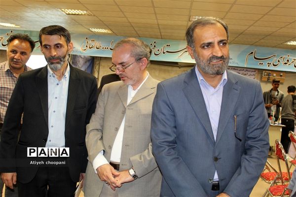 بازدید معاون پرورشی و فرهنگی شهر تهران از نمایشگاه هفتگی مشاغل