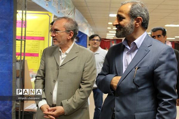 بازدید معاون پرورشی و فرهنگی شهر تهران از نمایشگاه هفتگی مشاغل
