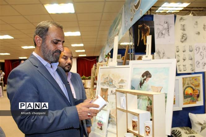 بازدید معاون پرورشی و فرهنگی شهر تهران از نمایشگاه هفتگی مشاغل