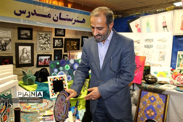 بازدید معاون پرورشی و فرهنگی شهر تهران از نمایشگاه هفتگی مشاغل