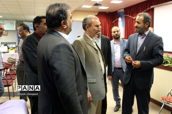 بازدید معاون پرورشی و فرهنگی شهر تهران از نمایشگاه هفتگی مشاغل