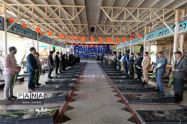 آیین گلباران مزار شهدا به‌مناسبت  گرامیداشت روز معلم در ملارد
