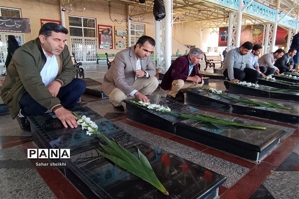 آیین گلباران مزار شهدا به‌مناسبت  گرامیداشت روز معلم در ملارد