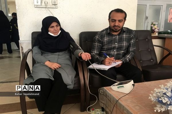 گرامیداشت هفته سلامت در دبیرستان شاهد فیض ناحیه ۳ شیراز