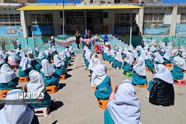 بزرگداشت مقام معلم در دبستان بنت‌الهدی شهرستان فیروزکوه