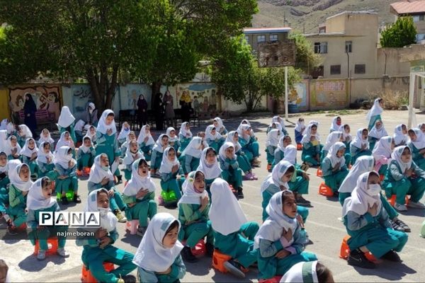 بزرگداشت مقام معلم در دبستان بنت‌الهدی شهرستان فیروزکوه