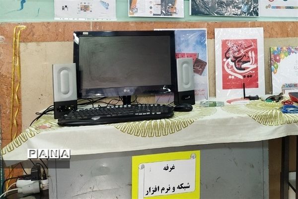 برگزاری نمایشگاه به مناسبت هفته مشاغل در هنرستان فاطمیه