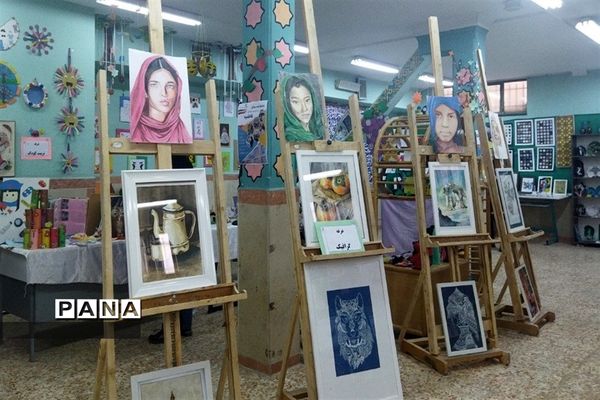 برگزاری نمایشگاه به مناسبت هفته مشاغل در هنرستان فاطمیه