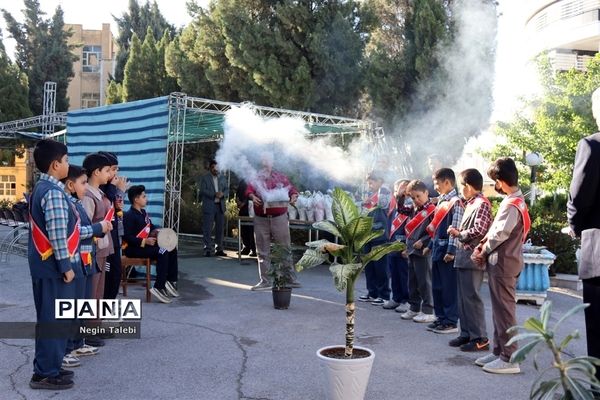 تجلیل دانش‌آموزان عضو سازمان دانش‌آموزی به مناسبت روز معلم