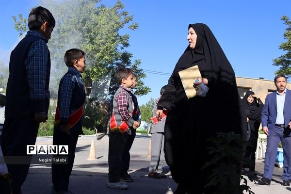 تجلیل دانش‌آموزان عضو سازمان دانش‌آموزی به مناسبت روز معلم