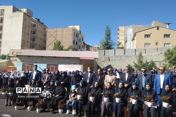 جشن بزرگ‌  گرامیداشت روز معلم در دبستان شهید سجادیان رودهن