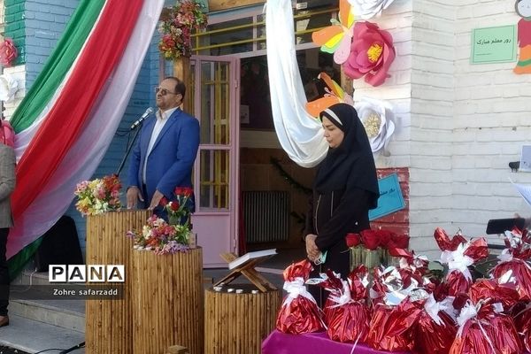 جشن بزرگ‌  گرامیداشت روز معلم در دبستان شهید سجادیان رودهن