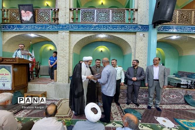 تقدیر از معلمان نمونه در نمازجمعه کن