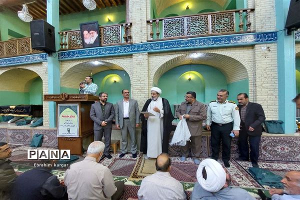 تقدیر از معلمان نمونه در نماز‌جمعه کن