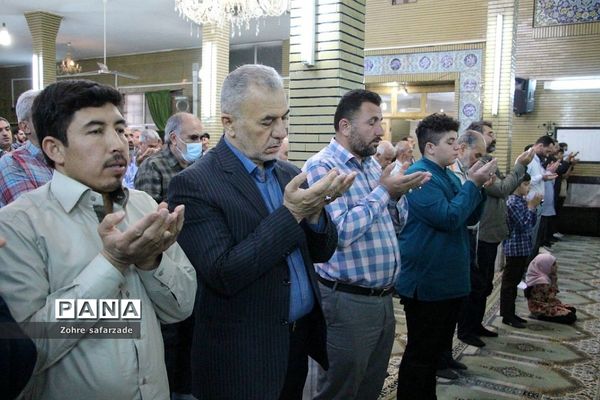 برپایی نماز جمعه رودهن با حضور پرشور اقشار مردم و بسیجیان فرهنگی