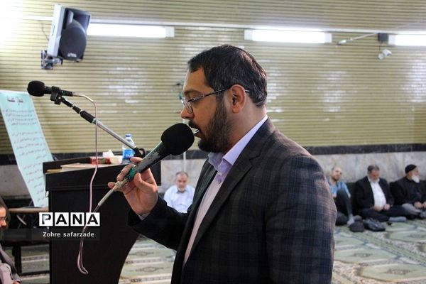 برپایی نماز جمعه رودهن با حضور پرشور اقشار مردم و بسیجیان فرهنگی