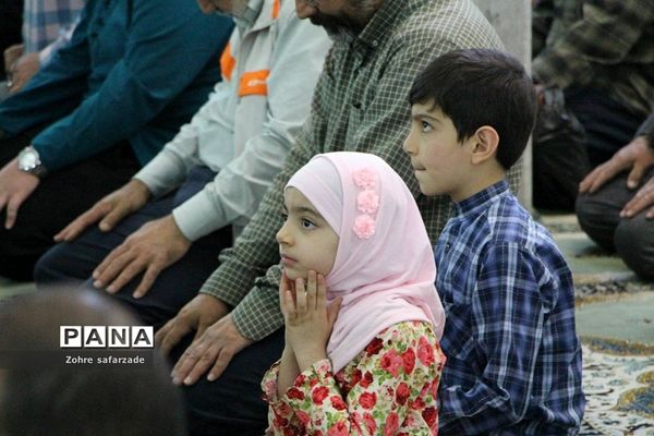 برپایی نماز جمعه رودهن با حضور پرشور اقشار مردم و بسیجیان فرهنگی