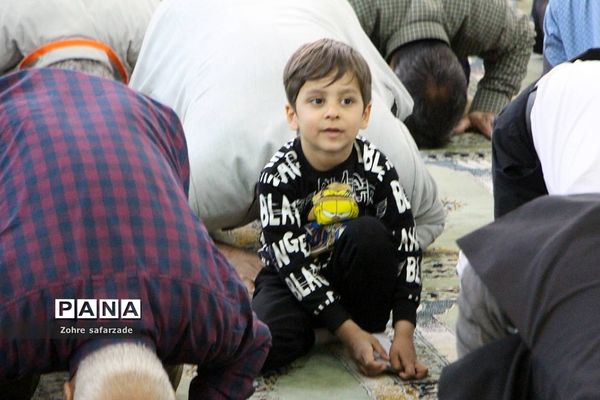 برپایی نماز جمعه رودهن با حضور پرشور اقشار مردم و بسیجیان فرهنگی