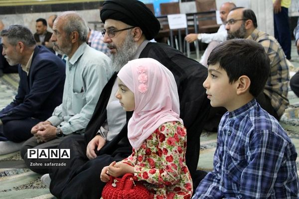 برپایی نماز جمعه رودهن با حضور پرشور اقشار مردم و بسیجیان فرهنگی