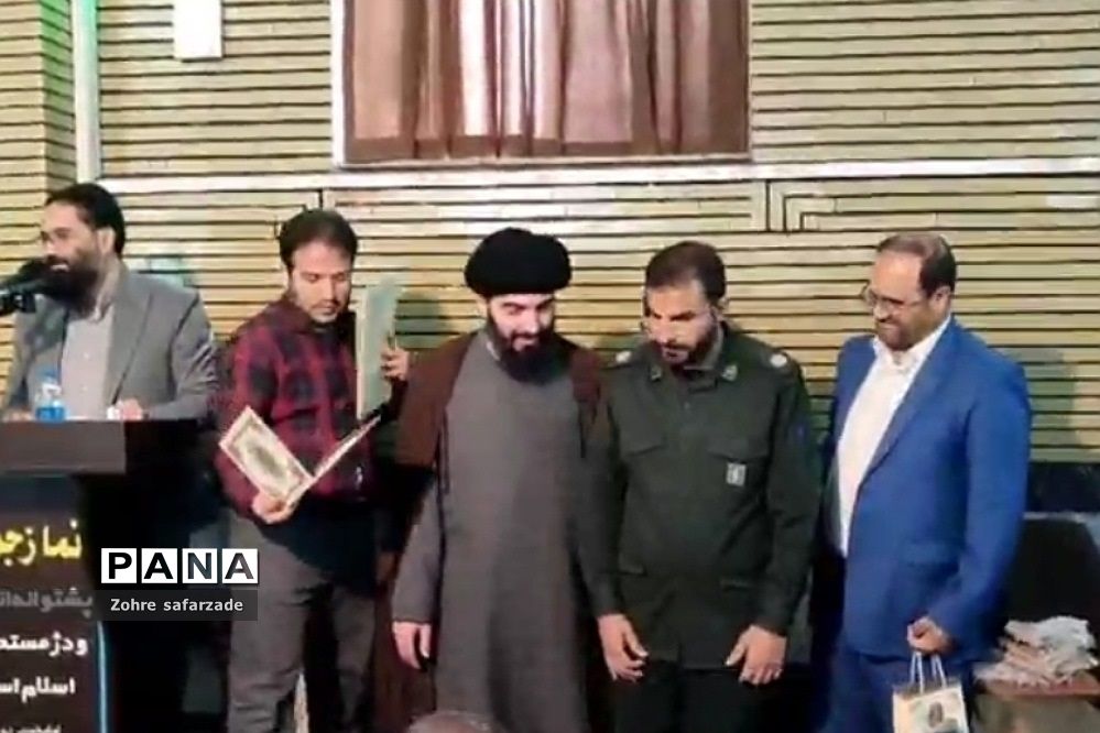 برپایی نماز جمعه رودهن با حضور پرشور اقشار مردم و بسیجیان فرهنگی