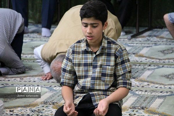 برپایی نماز جمعه رودهن با حضور پرشور اقشار مردم و بسیجیان فرهنگی