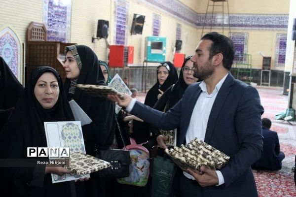 آیین گرامیداشت هفته معلم در نماز جمعه بخش گلستان شهرستان بهارستان