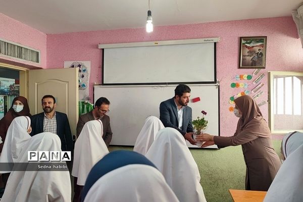 جشن روز معلم در دبستان حضرت زهرا(س) یک رودهن
