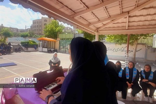 جشن گرامیداشت هفته مقام معلم در مدرسه فاطمه الزهرا