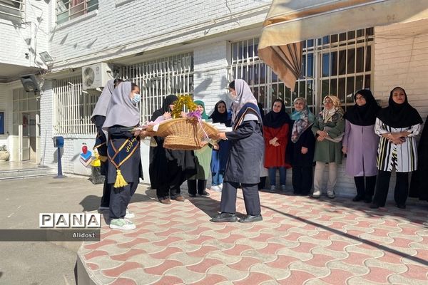 تقدیر از معلمان دبیرستان شهیده قزوینی منطقه ۱۳
