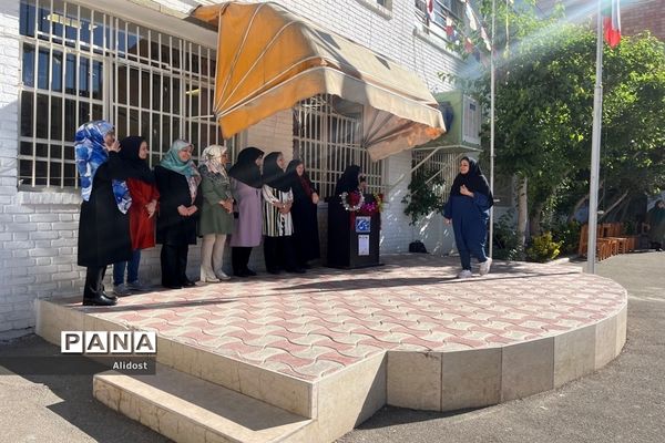 تقدیر از معلمان دبیرستان شهیده قزوینی منطقه ۱۳