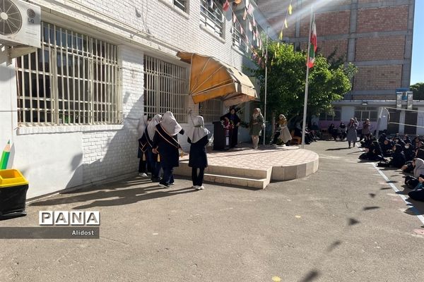 تقدیر از معلمان دبیرستان شهیده قزوینی منطقه ۱۳