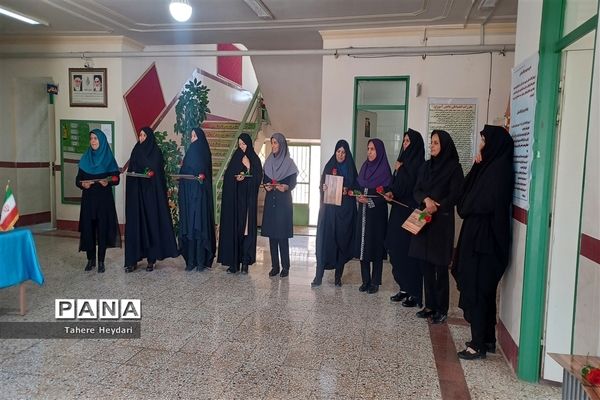 بزرگداشت مقام معلم در دبیرستان انقلاب و کوثر شهرستان خاتم