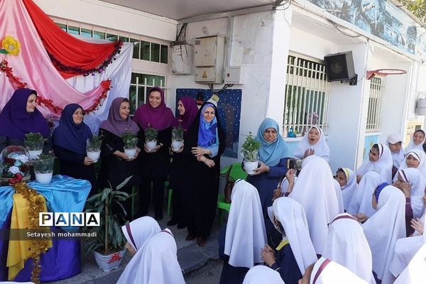 جشن روز معلم در دبستان حضرت زهرا(س)۲ رودهن