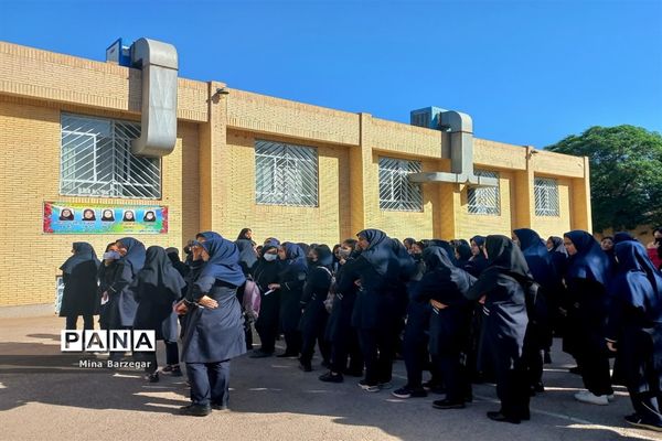 تجلیل از معلمان دبیرستان سکینه اولیا ناحیه یک یزد