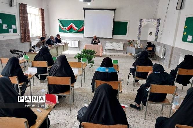 برگزاری دومین جلسه هماندیشی رؤسای شوراهای دانشآموزی متوسطه دوم دختر ناحیه پنج
