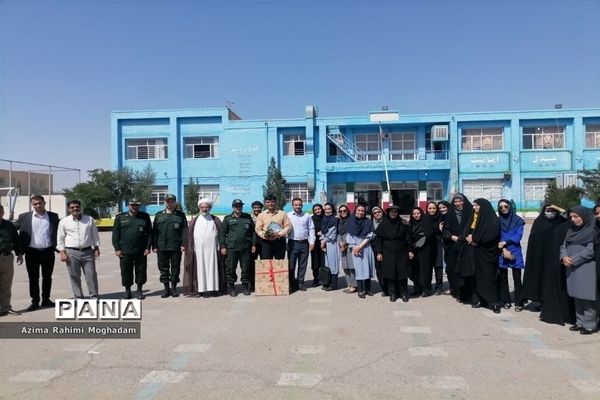 تجلیل از معلمان دبستان پسرانه حافظ یک ناحیه یک یزد