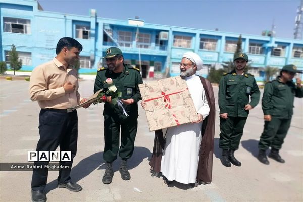 تجلیل از معلمان دبستان پسرانه حافظ یک ناحیه یک یزد