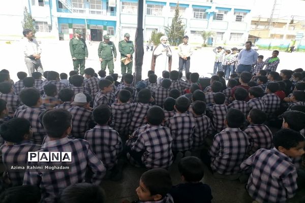 تجلیل از معلمان دبستان پسرانه حافظ یک ناحیه یک یزد