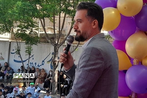 تجلیل از مقام شامخ معلمان  در دبستان کشاورز  ناحیه 2 بهارستان