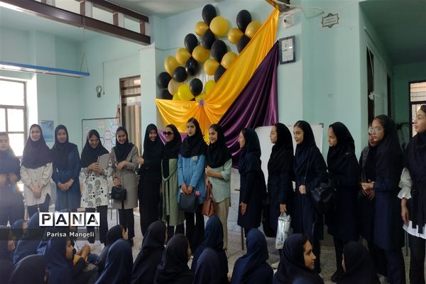 بزرگداشت مقام معلم در دبیرستان متوسطه اول توحید خاتم