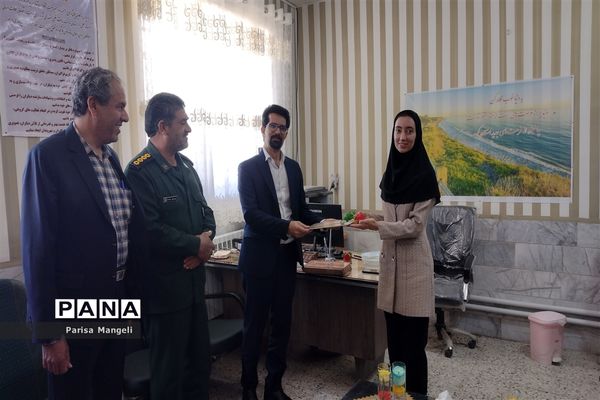 بزرگداشت مقام معلم در دبیرستان متوسطه اول توحید خاتم