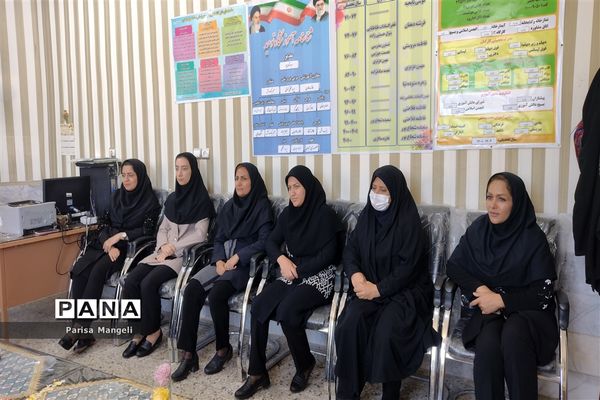بزرگداشت مقام معلم در دبیرستان متوسطه اول توحید خاتم