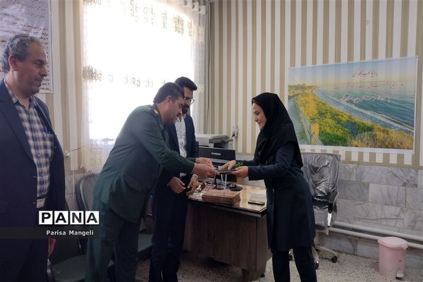 بزرگداشت مقام معلم در دبیرستان متوسطه اول توحید خاتم