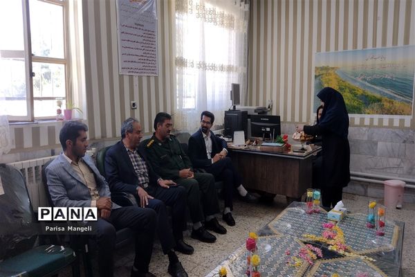 بزرگداشت مقام معلم در دبیرستان متوسطه اول توحید خاتم