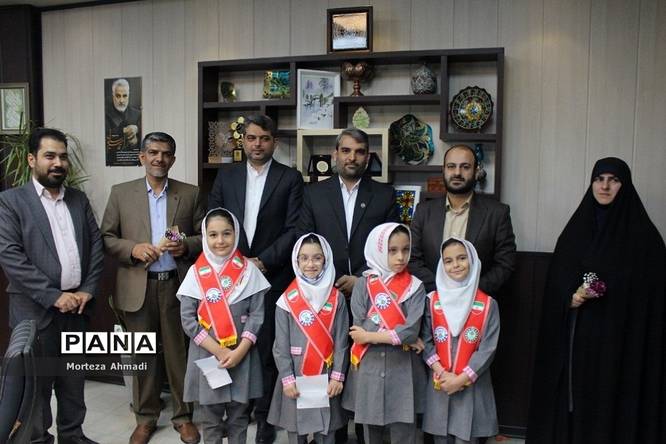 تبریک روز معلم به کارکنان سازمان پژوهش و مؤلفان کتب درسی توسط دانشآموزان عضو سازمان دانشآموزی شهرستانهای استان تهران