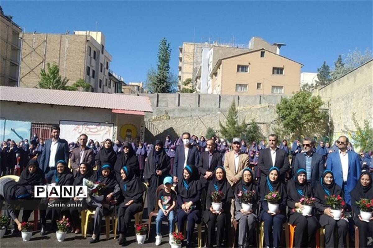 جشن گرامیداشت مقام‌معلم در دبستان شهید سجادیان رودهن  برگزار شد/فیلم