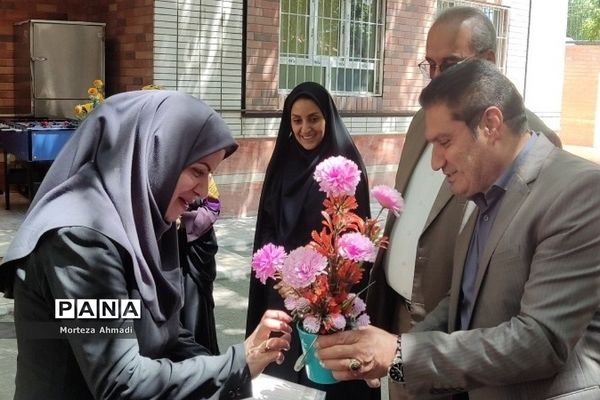 مراسم بزرگداشت مقام معلم در مدرسه عفت آهنگری در ناحیه ۱ شهرری