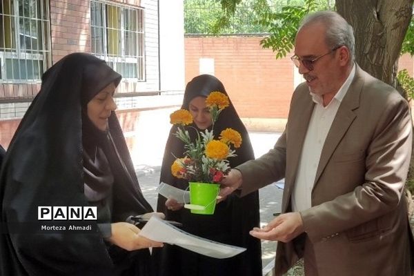 مراسم بزرگداشت مقام معلم در مدرسه عفت آهنگری در ناحیه ۱ شهرری