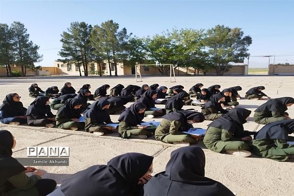 برگزاری صبحگاه مطالعه در دبیرستان متوسطه دوم امیر المومنین خاتم